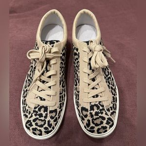 rothy’s lace up sneakers - size 9.5